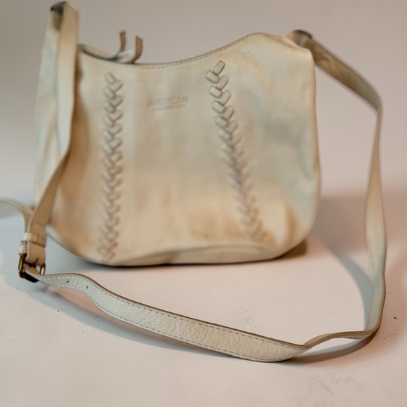 American Leather Co. Handbags - American Leather Co. Ivory Shoulder Bag Purse Zipper With Inner Pockets